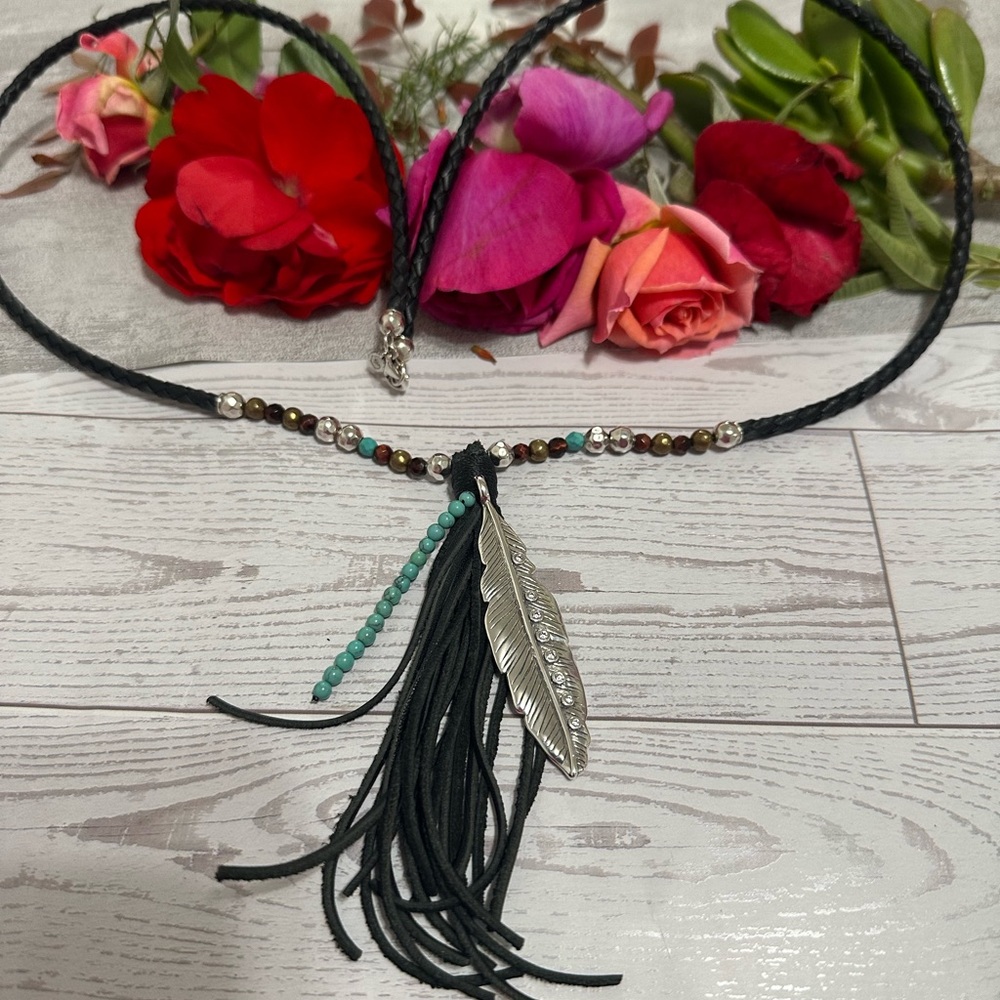 Silpada sterling silver , howlite , birds of a Feather Necklace retired